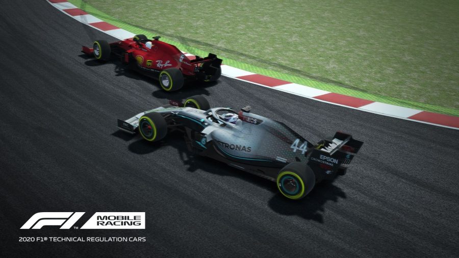 F1 Mobile Racingのスクリーンショット。メルセデスが、コーナーから外側でフェラーリを追い越そうとしているところを示しています。