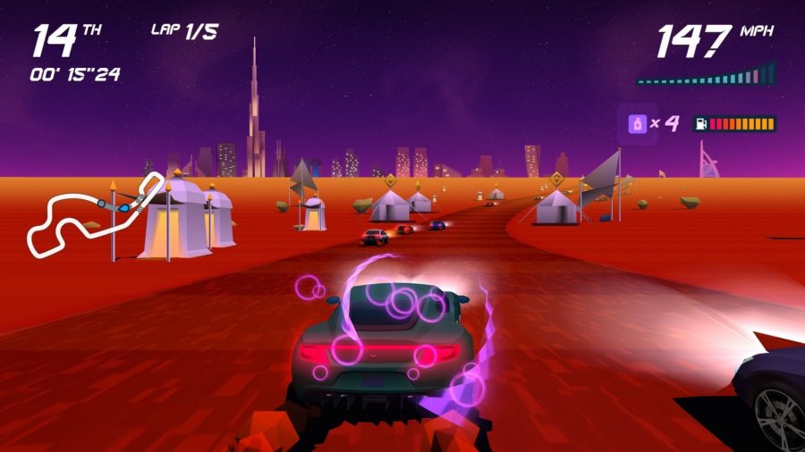 紫の空の砂漠のトラックを運転している、漫画の青い車の後ろを示すHorizo​​nChaseのスクリーンショット。