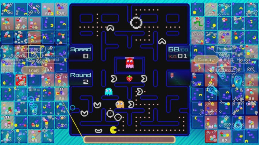 最高のパックマンゲーム：パックマン99のスクリーンショットは、同時にプレイされている多くの異なるゲームを示しています