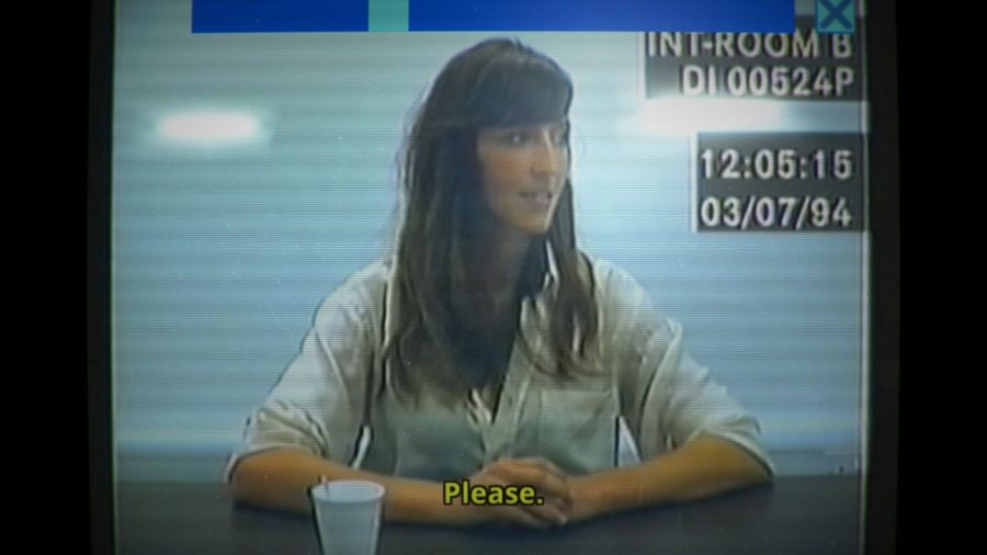 ブラウン管テレビで放映された警察のインタビューの女性。