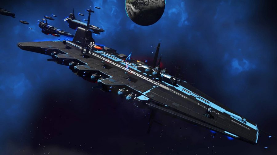 ノー マンズ スカイの貨物船: ゲーム No0 マンズ スカイのスクリーンショットは、小さな宇宙船が、巨大な金属面を持つ大きくて長い貨物船に向かっている様子を示しています。