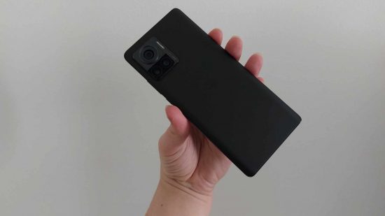 Motorola Edge 30 Ultra レビュー: カメラが見える携帯電話の背面ケース