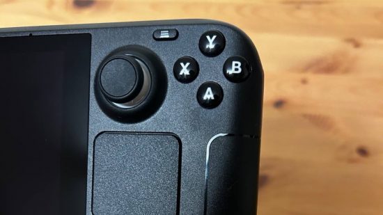 Nintendo Switch 対 Steam デッキ - 画像は Steam デッキのボタンの拡大図を示しています。
