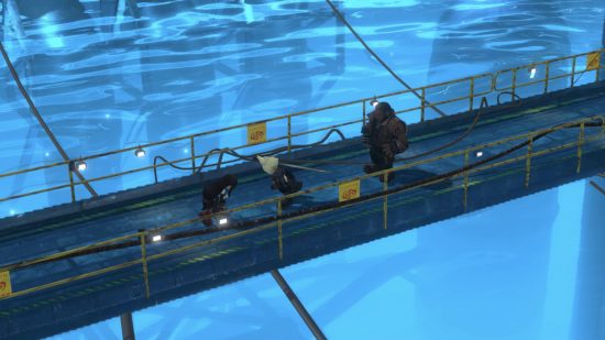 ファイナルファンタジー エバークライシス レビュー - 深い青色の水に囲まれた橋の上に立つティファ、クラウド、バレット