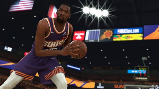 NBA 2K24 エラー コード: バスケットボール選手がパスを目指してバスケットボールを持ち上げる