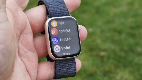 United アプリを含むアプリを表示する Apple Watch Series 9 レビューのカスタム画像