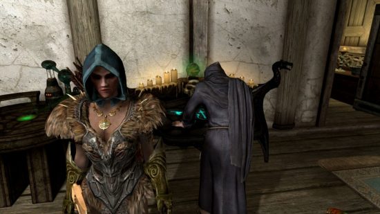 フードと毛皮の鎧を着た女性が、光るカウンターの上に立ってアイテムに付呪している男性の前に立っている、スカイリムの付呪ガイドです。